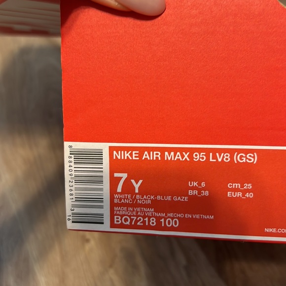 Nike Air Max 95 LV8 in White/Blue/Glaze Black - Picture 5 of 13